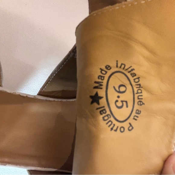 FLUEVOG Truth Alisha Sz 9.5 T-Strap with Skull Buckle Low Heel Leather Sandals - Picture 14 of 15